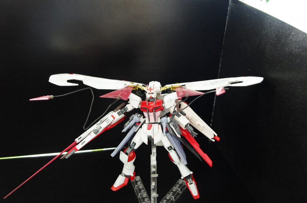 バックパックのマガノイクタチストライカーです。それに加え「マガノシラホコ×2」、攻盾システム「トリケロス改」そして、ミラージュコロイドを持っています。