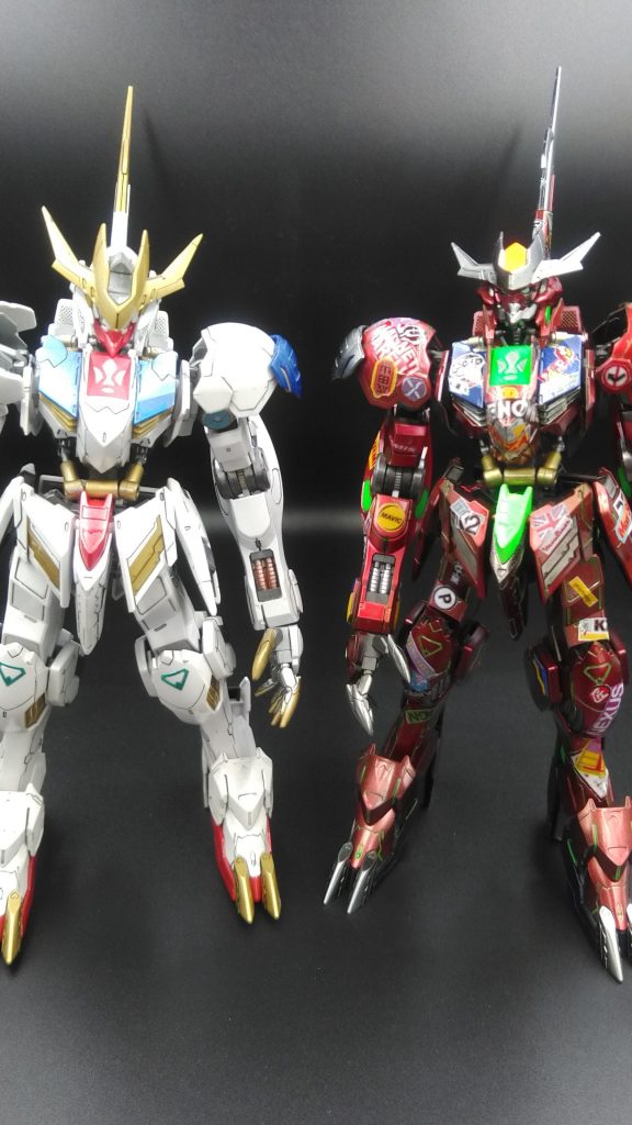 初のエアブラシで、元のカラーをメタリックカラーに塗り直しています。
コレでなんとなく解ったので右の金田専用ルプスレクスができました!