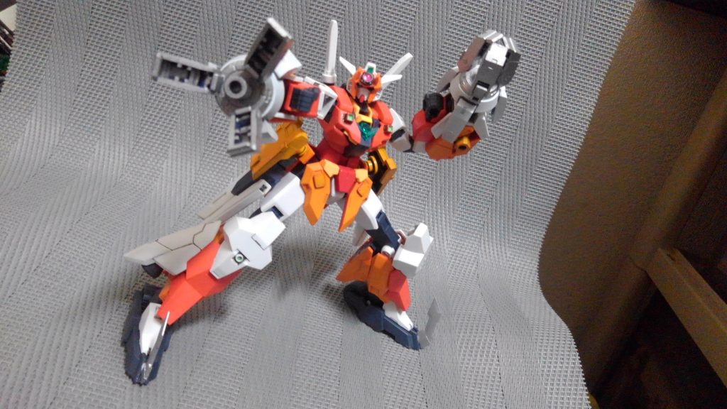 肩アーマーは前腕に取り付けてクラッシャーアームに