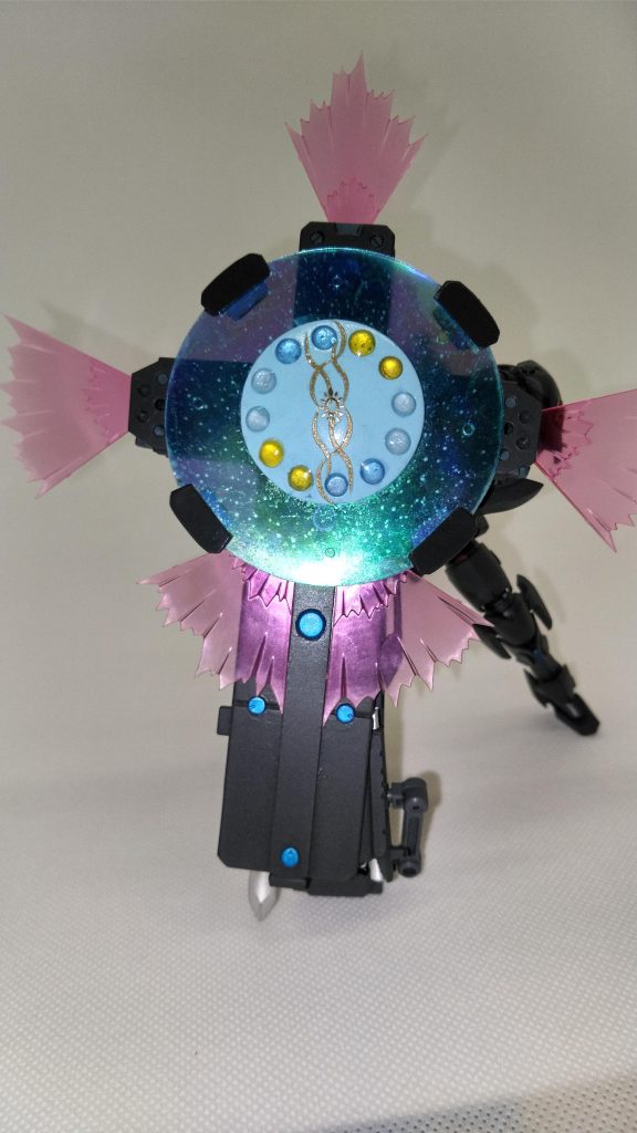 最後にネタで。
真名、凍結展開。これは多くの道、多くの願いを受けた幻想の城──呼応せよ、いまは脆き夢想の城!!!
MG運命の光の翼のように大きく派手なエフェクトがあれば映えただろうに・・・一般販売はよ!!