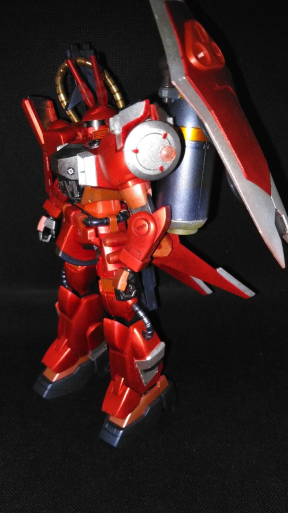 肩には弾着観測用ドラグーンユニットが固定されます。
シールドはオルトロスのタンクに取付しました。
だってコレ、一番危ないやろ(^_^;)