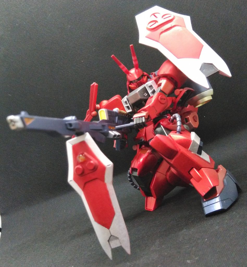 砲身を安定させるために1/144のザクウォ盾をジョイントで連結することにより輝き撃ちができます!