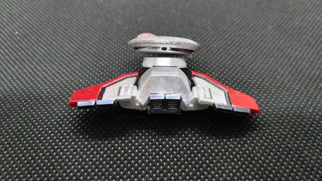 羽は折り畳み式でレドーム基部にも関節を仕込みオルトロスへの取付時に正面へ起こせるようにしています。