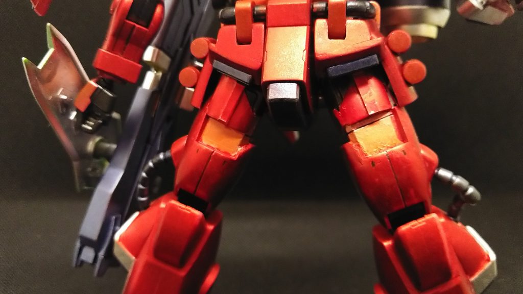 素組では自然な膝立ちが難しかったので実験的に太股を12㍉延長してみました。
粗が目立つね(TДT)
それだけではフロントスカートが邪魔になったので切り詰めました。