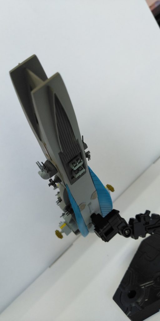 使い道のない大気圏突入カプセルは撤去して、４連装対空機銃を増設。