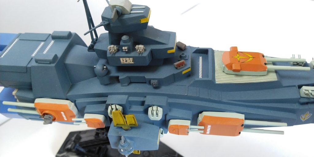 巨大感が出るように艦橋を3階層にかさ上げ。