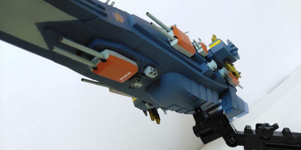 使い道のない大気圏突入カプセルは撤去して、主砲塔と機銃を増設。