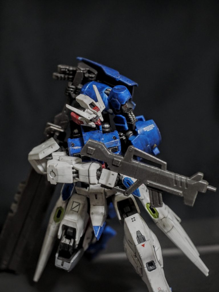 アスタロト(鉄血系)は可動域素晴らしいですね。
銃構えながら、デモリッションナイフを取り出すポーズか普通に出来ます