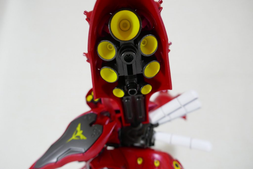 アポジモーターやバーニア内部の色分けが全くできていないキットなので大変でしたが塗装しました。