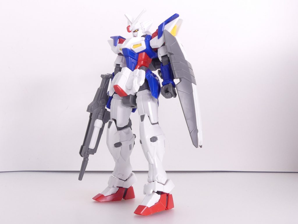 【ガンプラデータ】ベース:HGAC ガンダムジェミナス01使用:旧キットG-UNIT ガンダムグリープHGBF ディナイアルガンダム など「ハタモト」という名前に他意はありません。その頃訪れた江戸東京博物館の展示で付けた記憶のある筆者です。「ラストミッション」2回目。プレバン限定で登場したHGACジェミナス01の改造機となります。急展開に戸惑っているあなたは是非前回・エルドラNPDから読んでね(「ラストミッション」までのあらすじはこちら)。HGACジェミナスは、もともとは展開させるシリーズも決まっていなかったデザイン主導の企画であった「G-UNIT」を「ガンダムW」風味にリデザイン・・・とはいえ、肘関節がCジョイント2重だったりスタンド対応には腰に増加パーツが必要だったりビームソードが見慣れた幅広形状じゃなくて普通のビームサーベルだったり・・・と、旧キットをリアルタイムで触れていた派閥としてはどこか独特で思っていた物と違う感があり。