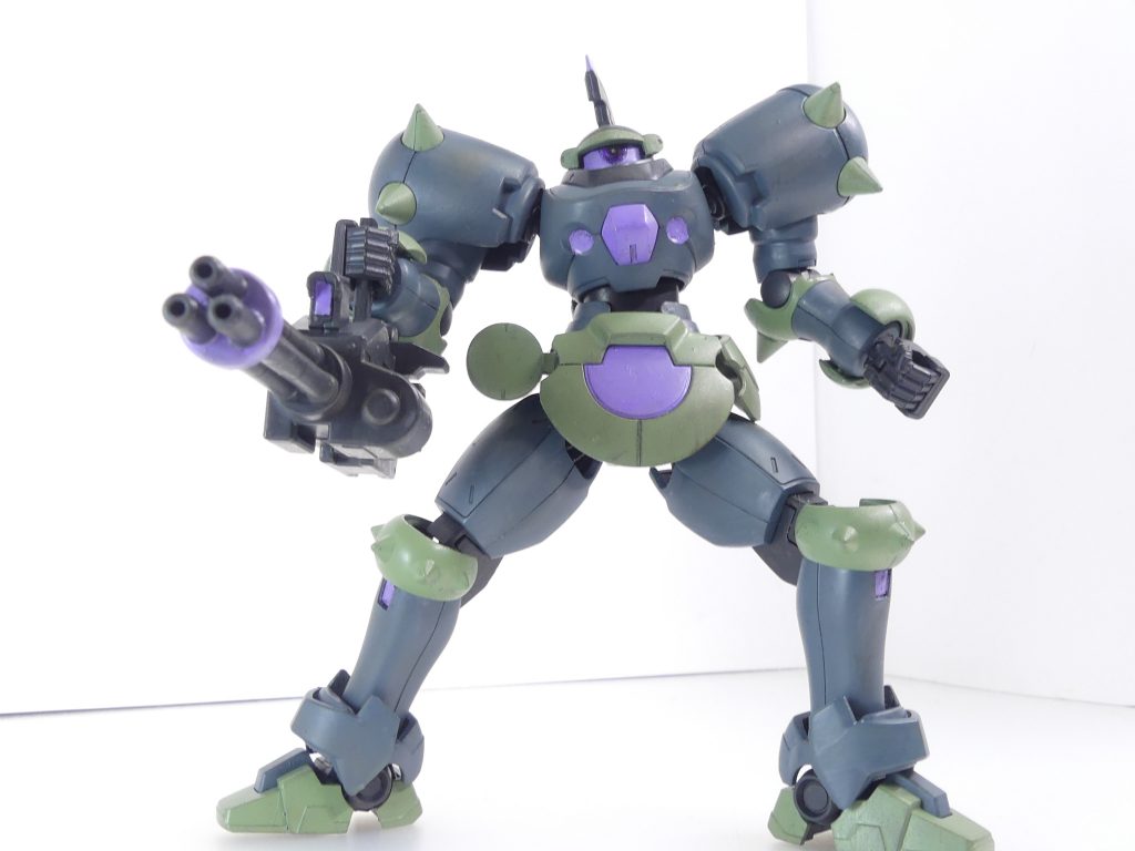 ヒートホーク・ガトリングガン:GBNのデータから生成された武装には様々なものがあり、武装バリエーションは千差万別である。今回は基本的なものを製作。・・・「量産機っぽく」をモットーにモックアーミーセットからの流用。