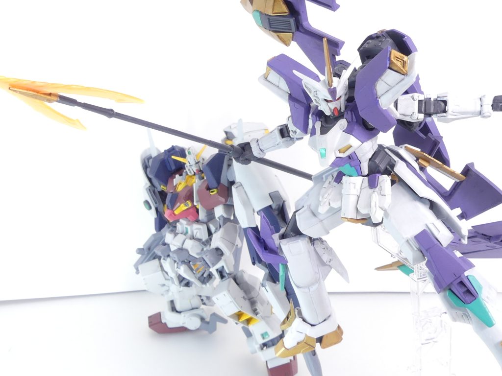 第98改「ラストミッションII:月が誘う」月は誘う。最終決戦へー~GBN内・とあるディメンション~え、えっと!今!取り込み中!大量の謎のガンプラ?に囲まれて、どんどん増えてくし・・・!バグ?それとも他の何か・・・?ログアウトも出来ないみたいで、もう・・・どうすれば・・・!~・・・諦めるな、アルザス!!~・・・この声。誰だったかな・・・古すぎて思い出せないけど・・・~・・・GBN、管理サイドとして言うが・・・ここは一度、撤退を指示しろ!~・・・了解、って・・・え!?「管理サイド」!!?そうだった、あたし、そうだった!確かに管理側だわ。ゲーマスにこうなった原因、問い合わせて・・・一同、撤退!フォース・「アルケミスト」のフォースネストまで逃げて・・・!