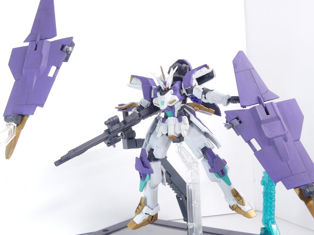 ビームソード:腰後ろに移動させて装備。プレートは二基合体させることも可能。