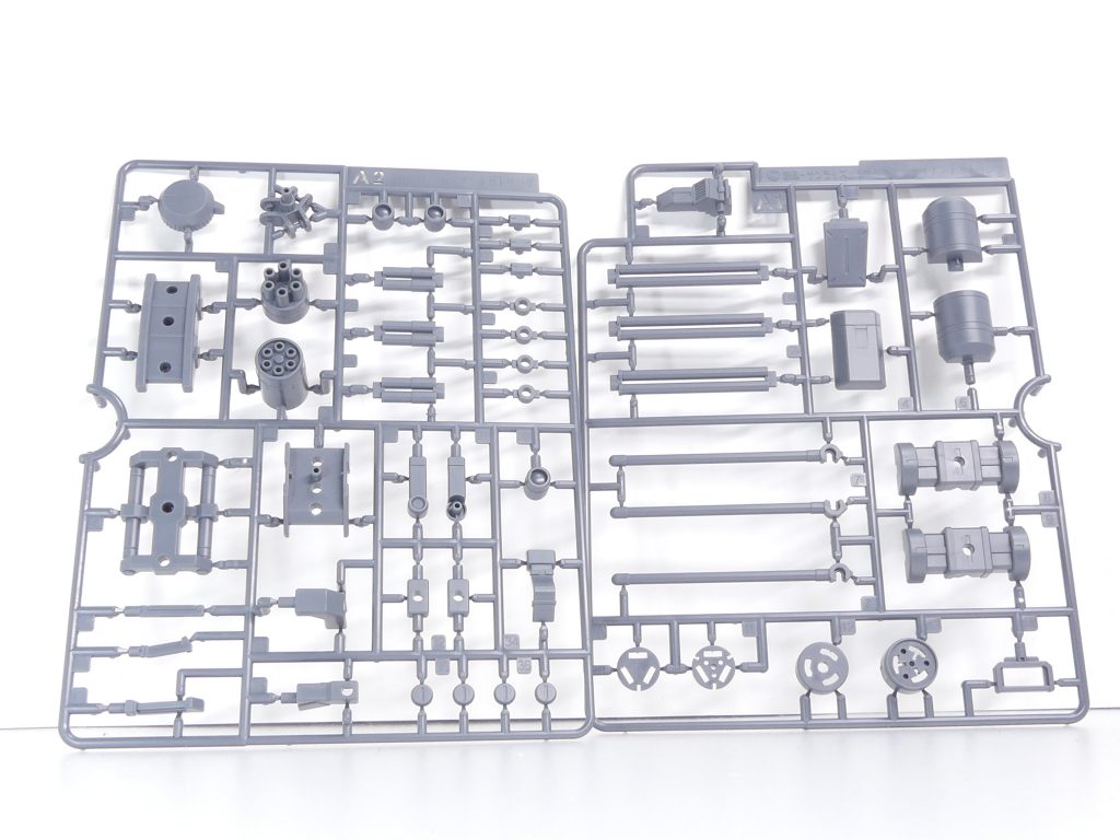ランナー。すべてＫＰＳ。ボールデンも含め、このあたりまで来るとＫＰＳ使いも安定してきた印象。ＡＢＳに近い強度に（実強度はＡＢＳの方が高い）塗装・加工のしやすさ･･･と言うのが強み。近年の「可動箇所を持ったかんたんプラモデル」の類は多くがこちらに置き換えられています。