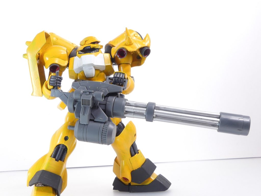 ジャイアントガトリング：私立グラナダ学園のガンプラファイター、トミタ・ルイが自身のギラ・ドーガに装備させた大型のビームガトリング。命中させやすく破壊力が大きいため、リーダーであるルーカス・ネメシスのクロスボーンＸ１フルクロスの援護に効果を発揮する。原作登場武装である事もあって･･･今回は当時（2015年）作成の実際のトミタ君に登場してもらいました。当時のブログはこちら。ガトリング部分は素組み。一部に塗装とスミ入れ。持ち手はお好みで･･･と言った具合ですが（上部パーツは３箇所に３ミリ穴）、今回は当時ままで両手持ち。
