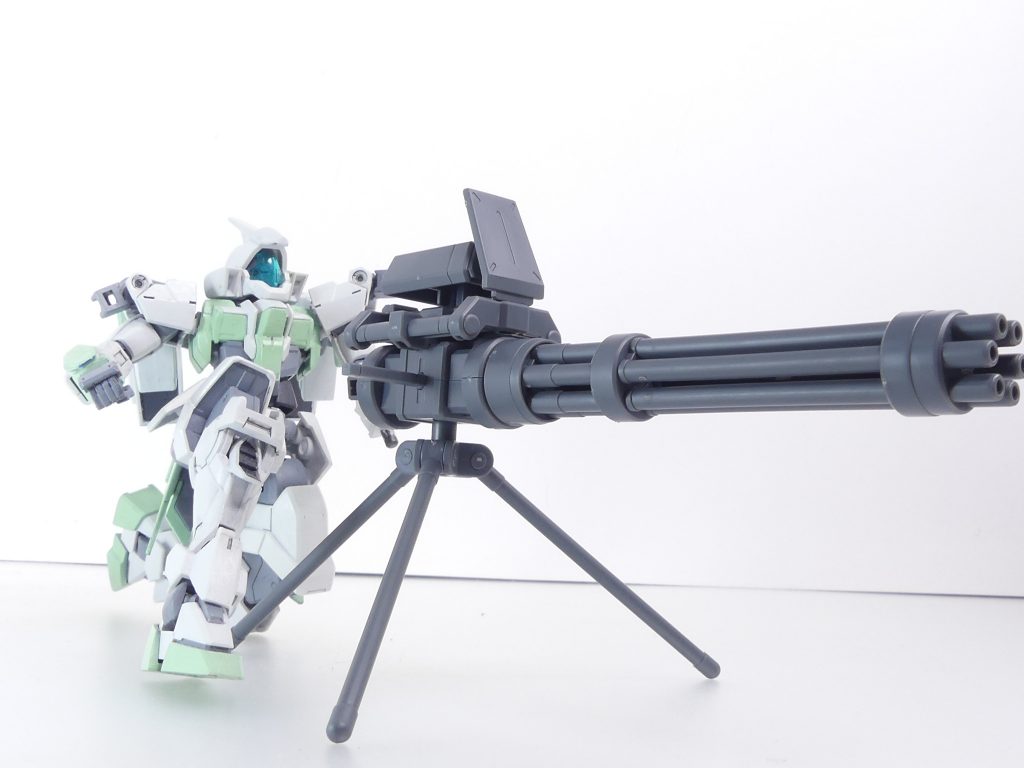 パイポッド装備タイプ。Ｃジョイントで可動するパイポッドを底面に接続。エネルギーパックは外したりお好みのパーツで懸架。システムウェポンキットとは比較にならない安定性です。