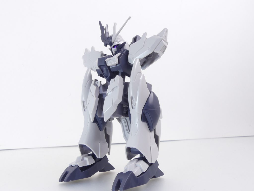 フェイクニューユニット：アルスアースリィの完成後も、アルスはGBNのガンプラデータとプラネッツシステムを研究し続けた。アルスの目に留まったのは、総合的に高い性能とファンネルによるオールレンジ攻撃を併せ持つνガンダムだった。これだけ（本編も含め）聞くと「フレディもアルスもGBN大好きね」となってしまう今日この頃です。セット内容･･･はフェイクニューの外装パーツと台座、上記手首のみ。武装はいつものようにウェポンズでばら売りです。