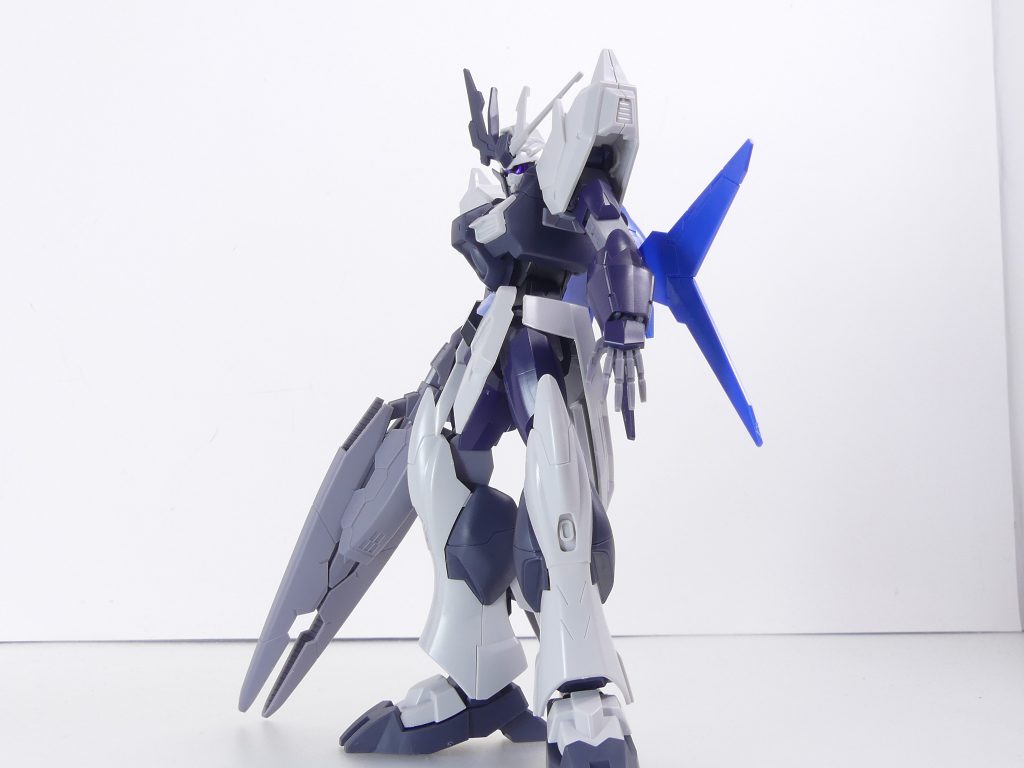 とりあえずライフルとバックパックを持ってきて。