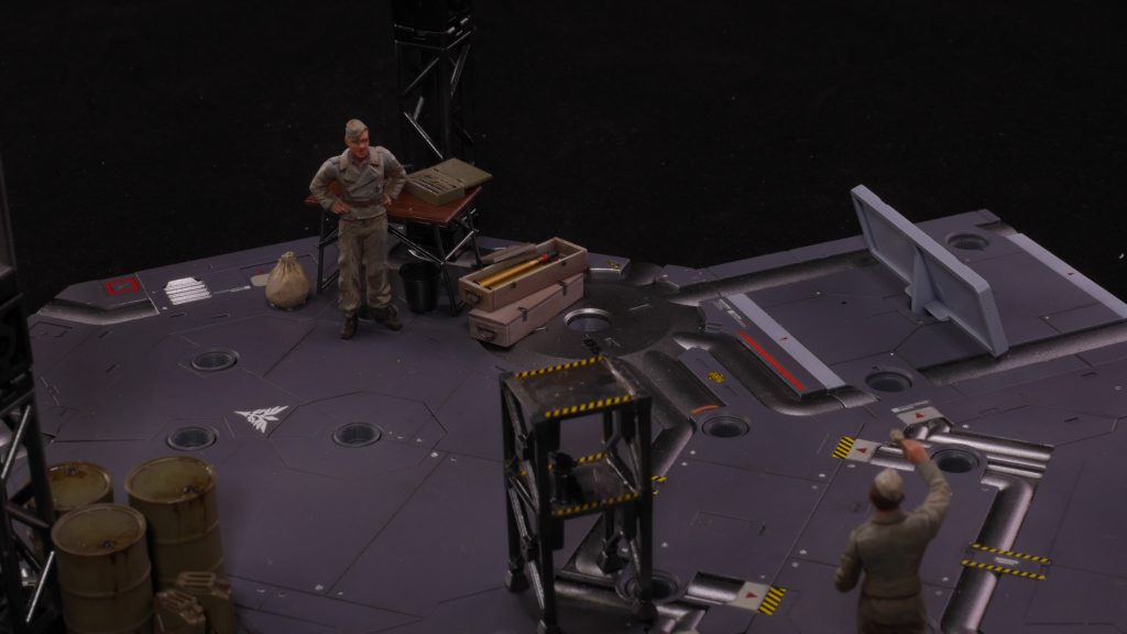 整備兵はファレホで筆塗り。
小物を取り揃えると現場作業感が出ていいですね。