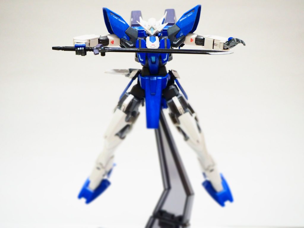 GNソード
グレイズリッターの剣を片刃に加工して形状変更しただけ。これとサーベルしか武装が無い分、この剣から範囲の狭いGNフィールドが出せたりする設定。