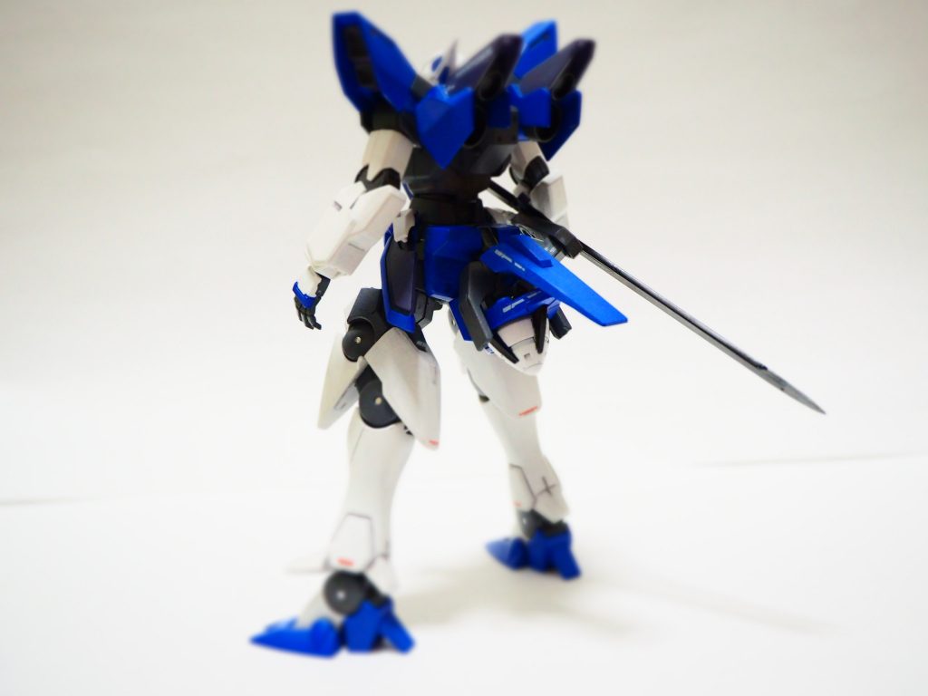 後ろから。背部スラスターは百万式の余剰、テールユニットはエクシアのコーンを使用。