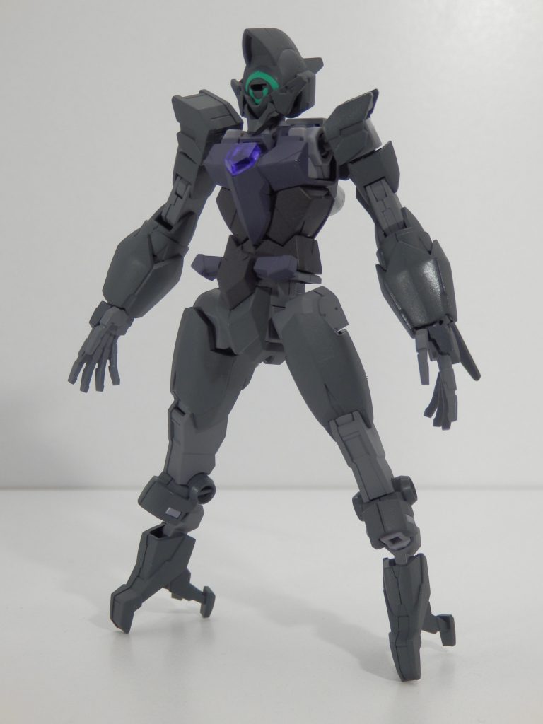 アルスコアガンダム 正面
両腕、両足の装甲をダークグレー、
胸部とフロントスカートをダークブルー、
腰部分はブラック、
関節はグレーで塗装しました。