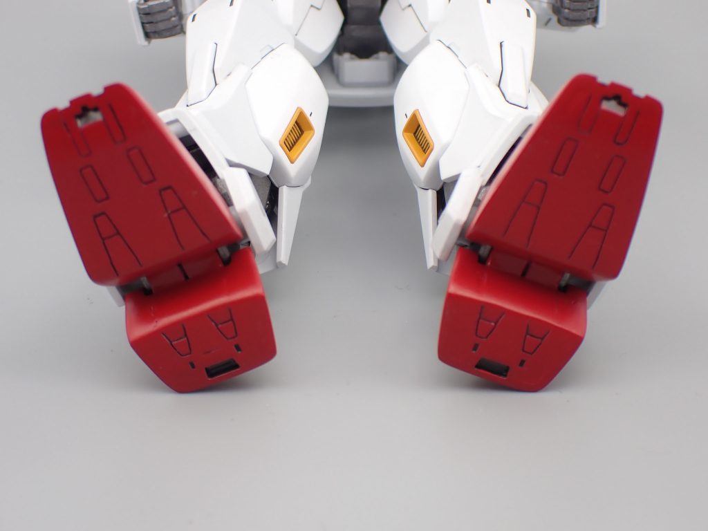 苦戦した足裏穴埋。エポパテで埋めて、モールドも彫り直し。なんとかこの程度に。