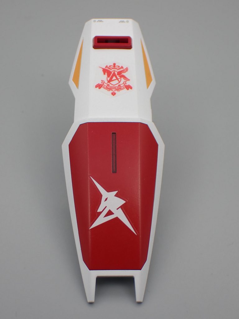 エンブレムはRGνガンダムのデカールの残りと、逆シャアの水転写です