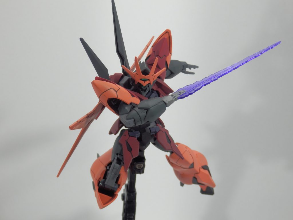 ビームブレイド
キットは全部クリアパーツの為、手の部分は筆で塗りました。