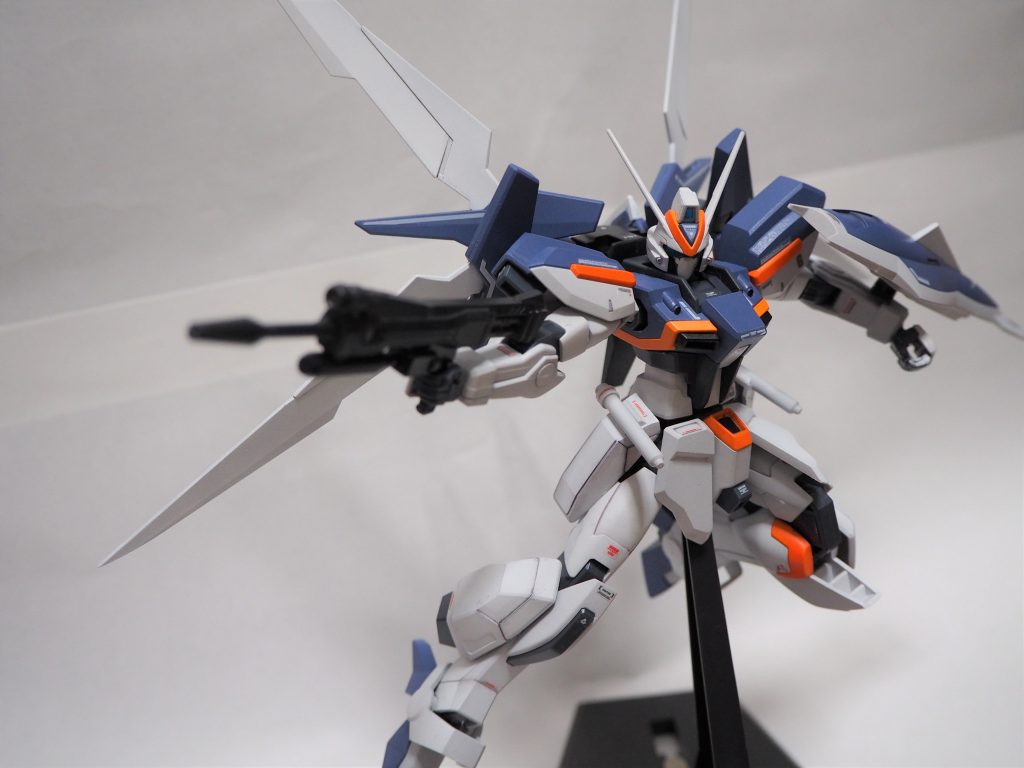 種ポーズ
数百円高くてもいいから握り拳とか開き手は欲しかったよバンダイ…
でもこいつキット化してくれただけでも十分賞賛に値するね…