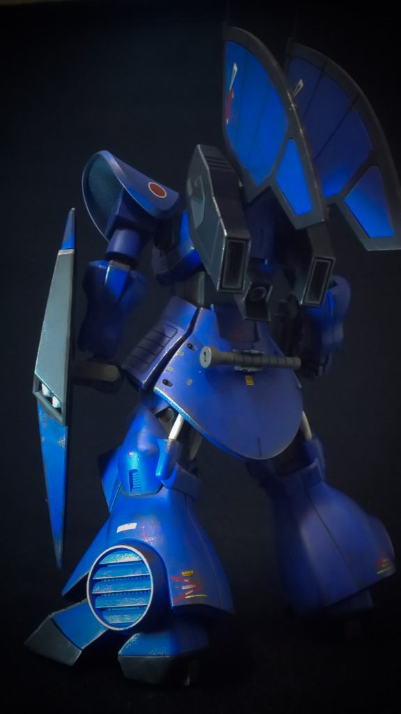 ニホンの国柄として災害時などでMSの派遣があり戦闘以外にも救助・復興など多岐な任務に出動しているため各部には汚れやキズがある。
部隊章は旧世紀より継承されているオジロワシ。フェイスにはノーズアートでシャークマウスが描かれている。
～～～～～～～