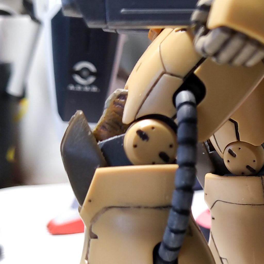 膝関節はシーリング風に穴埋め