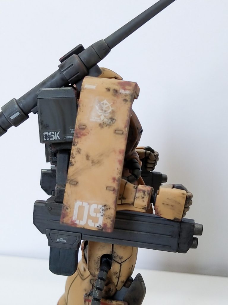 塗装はシタデル筆塗りで細部とウェザリングの簡単仕上げ　砂漠なのでサビ系は入れず、剥がれと砂汚れ、オイルのような汚れを中心に。ウェザリングマスターは楽しい。ラッカーつや消しでフィニッシュ