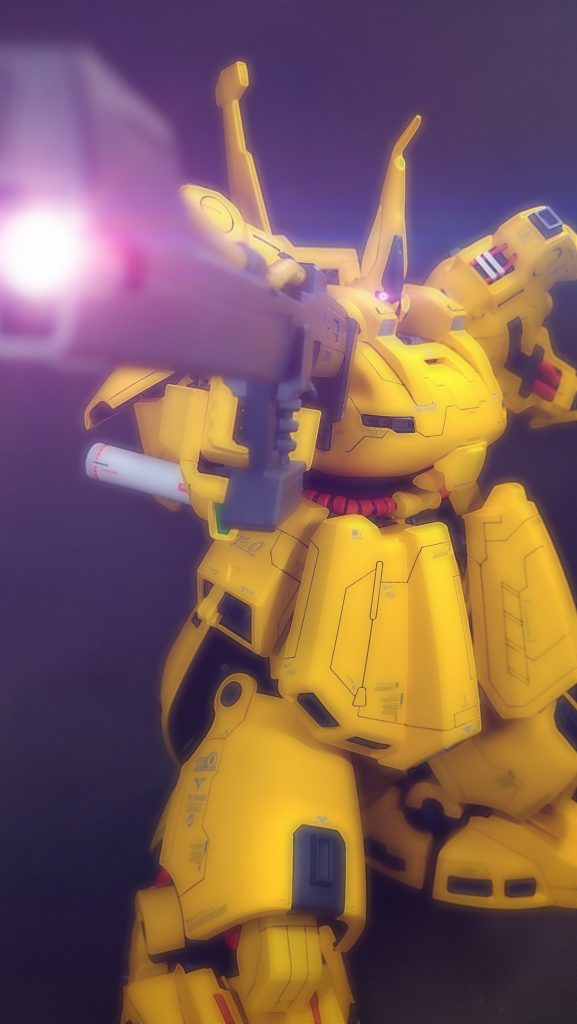 ちょっとしたアクションポーズも。モノアイとビームライフルはアプリで加工してみました。