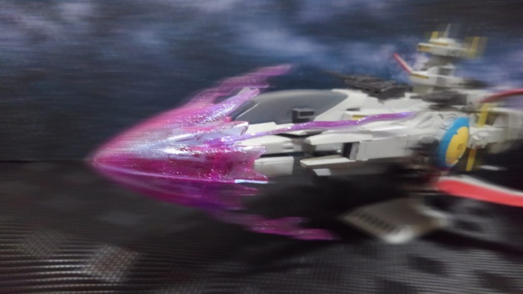 艦首ビームシールドを展開
運用法はむしろビームラムに近い