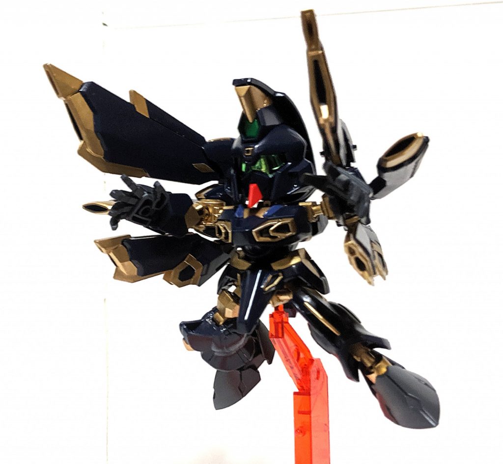 フェニックスガンダムシリーズの最大の武装ともいえるメガ・ビーム・キャノン、上下のウイング先端部に砲口があり4門のビーム砲で攻撃を行う。
最近のGジェネレーションシリーズでは単純に高威力なビーム兵器と扱われていますが、昔の作品においては最大で4連続で敵に命中する武装となっており、その威力はかなりの物となってました。