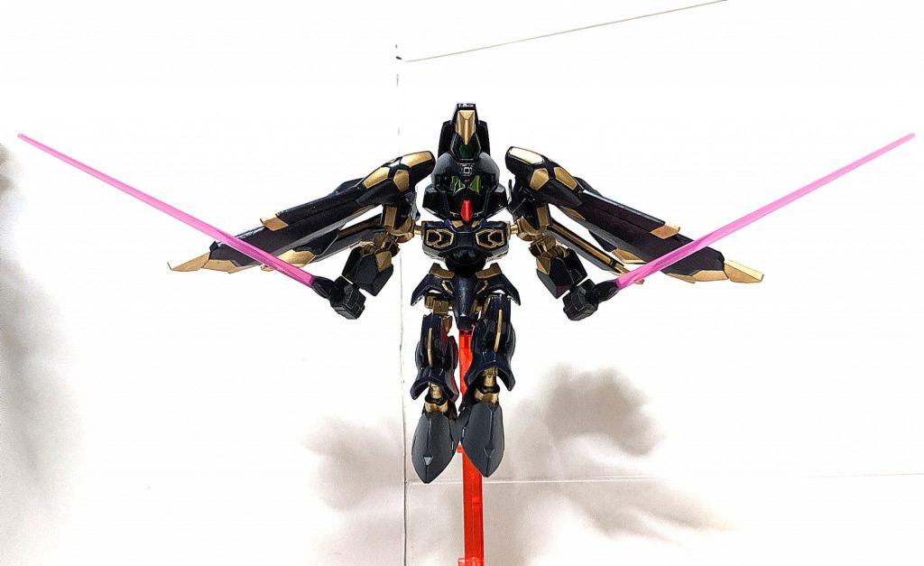 以上、フェニックス・ゼロワンでした。
一部Gジェネレーションシリーズを語るような内容が入ってましたが、それも私が昔からGジェネレーションシリーズを好んで遊んでいた思い入れもあったのでつい書き込んでしまいました。
ガンプラその物は可動域が非常に優秀なクロスシルエットシリーズなので大変おすすめな一品となってます。
色分けもかなり優秀な作りになってるのでフェニックスガンダムが好きな人は是非買ってみては如何でしょうか。