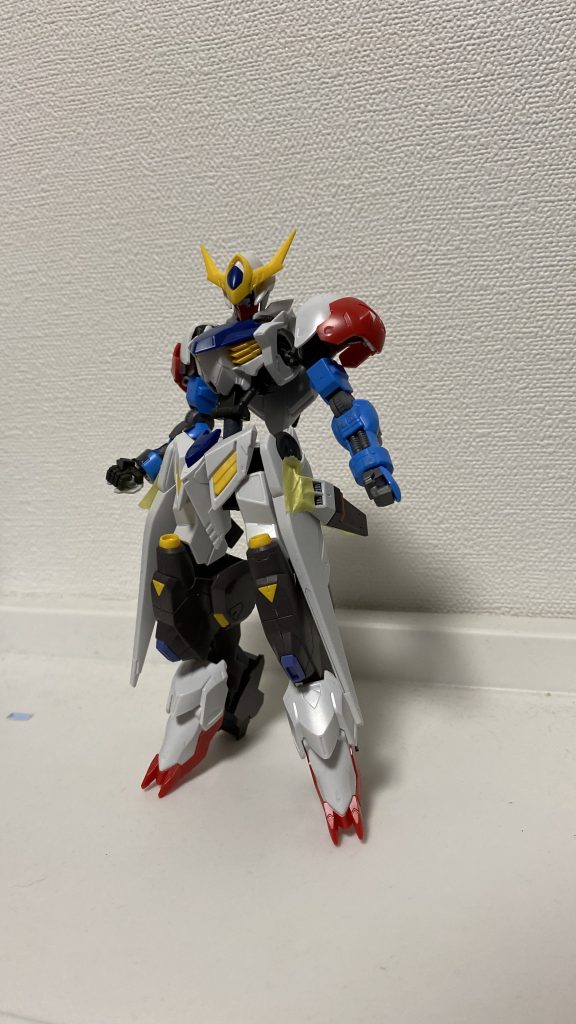 腰を延長してライザップしたルプス君。横になんかついてますが、最初付けようと思っていたデスティニーのサイドスカートです。ボツにしました。