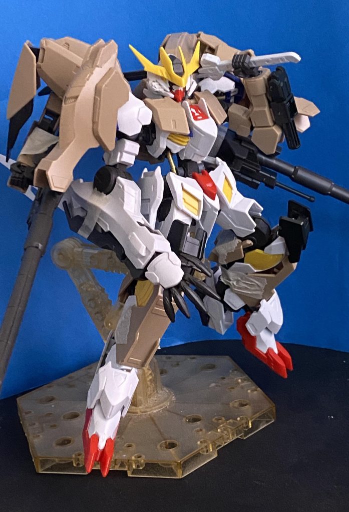 最初のイメージミキシングです。
この時は完全にルプスレクスとグシオンリベイクフルシティのニコイチで考えてましたが、マルコシアスが発売して組んでみると思いのほかバルバトスみたいな手足に見えたので使用しました。