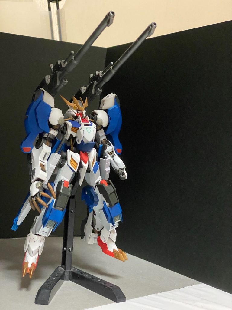 滑腔砲はアームがフレキシブルに可動。
滑腔砲部分のみのパージも可能。