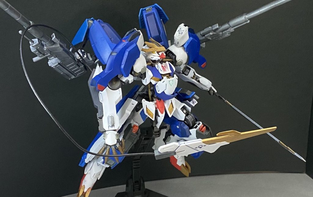 装備をフル展開状態。
複数体の敵と戦いを前提としているため、暁一人では使いこなせない程多くの武装を搭載しているがミカの意思によるサポートによって凄まじい戦いが可能。
途中から胸部のエンブレムも新たに装甲に刻まれている。