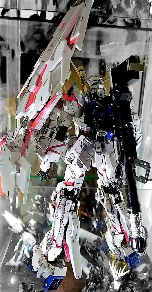 こちらも分かりにくいですが、メッキシルバーと本体のシルバーは塗り分けてます。