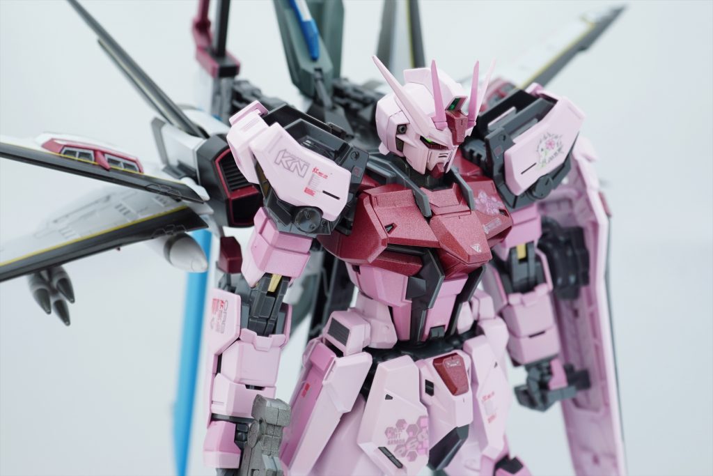 デカールの後にクリアスプレーをしたおですが、段差が目立ちますね。改めてクリアーを葺き直しする予定