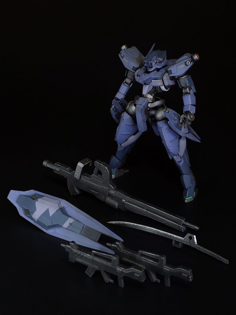 武装を並べて
近接用ブレード
中距離用ライフル×２
遠距離用ロングライフル
シールド