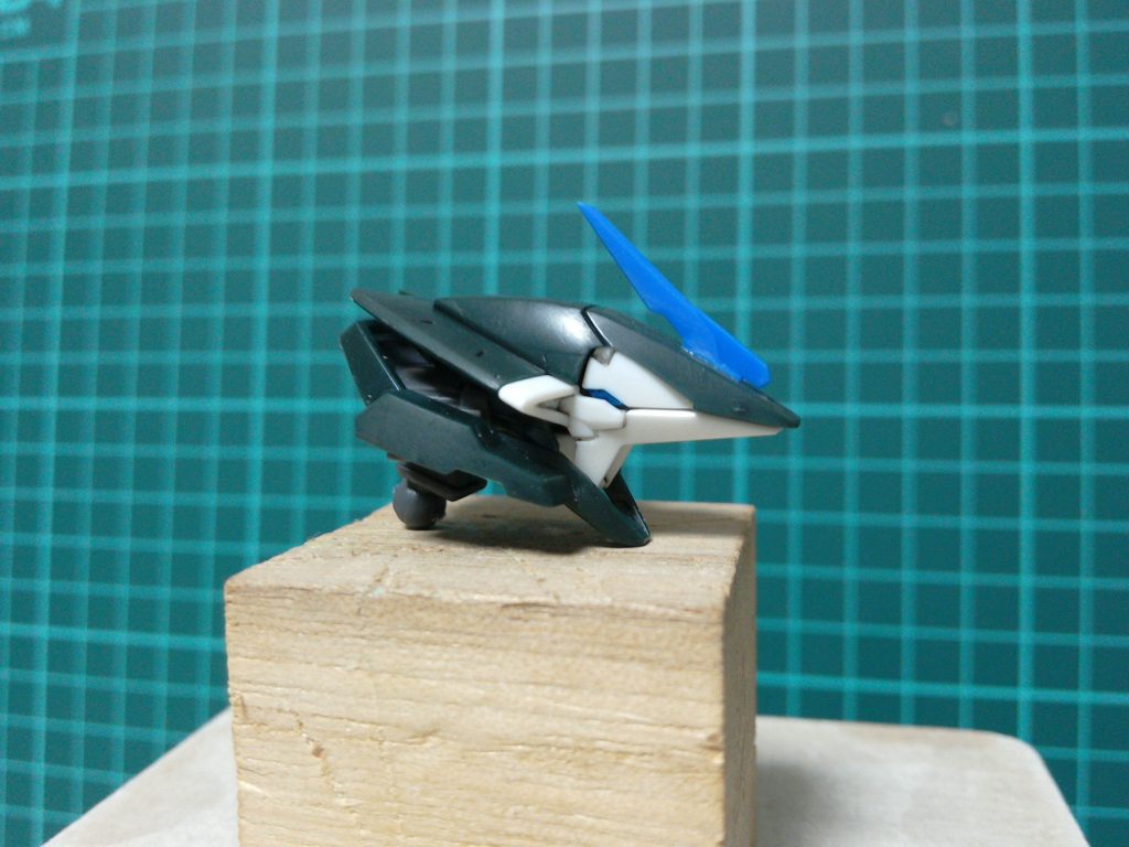 下瞼を削って目を作ってます