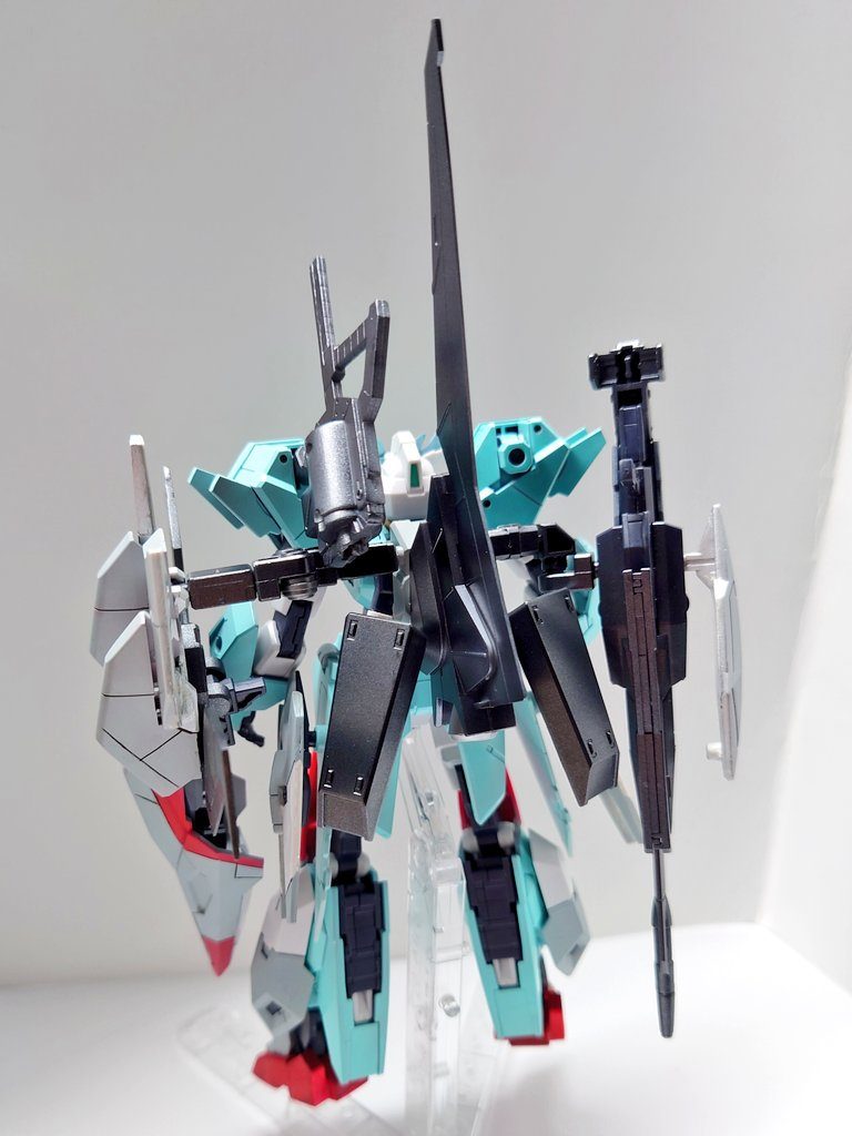 元よりごつかったバックパックを追加して軽くゴテゴテにしてみました。盾が外れやすかったのですが安定してポージングが出来るようになりました。