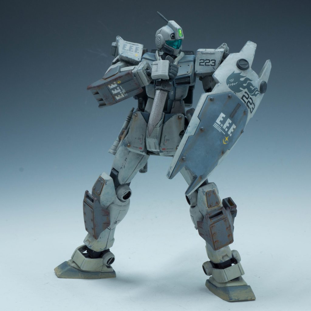 また、左足にヒートナイフも装備しており、隠密作戦にも対応できる。