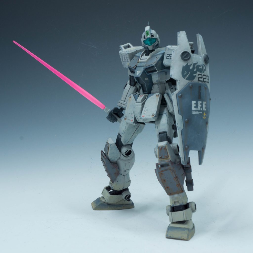 格闘武装として、サイドアーマーにビームサーベルを1本装備。