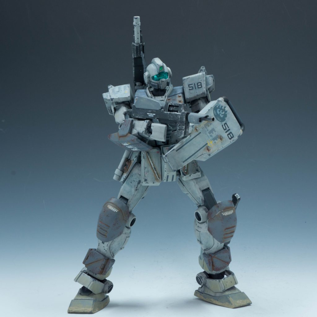 試作ビームガンを装備。
エネルギーパック方式で、ビームライフルよりは射程は短く、ビームスプレーガンより長い。
威力は、ビームライフルと同等。