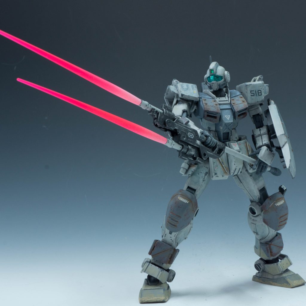 格闘武装として、ツイン・ビーム・スピアを装備。
バックパックに懸架可能。